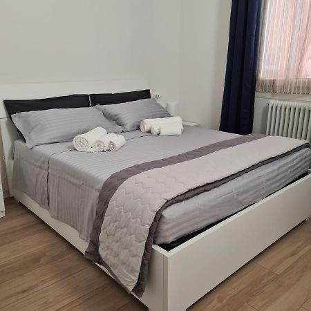Lu.Na Apartment Bologna Bagian luar foto