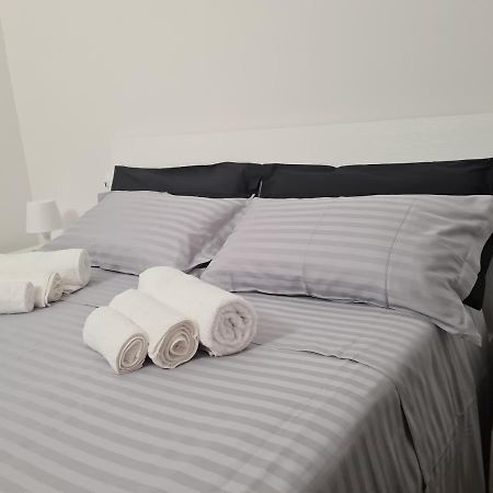 Lu.Na Apartment Bologna Bagian luar foto