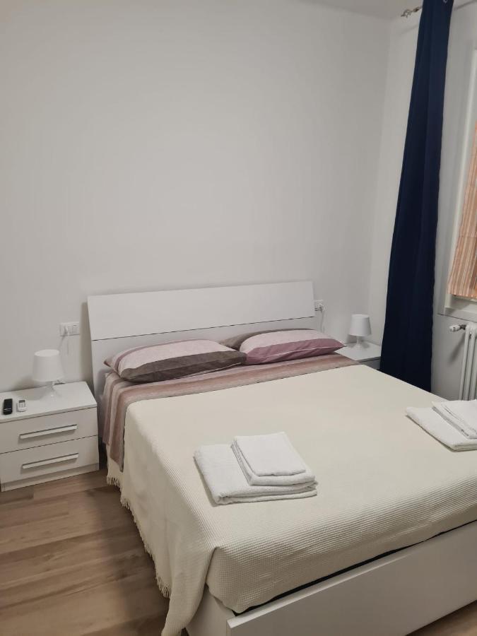 Lu.Na Apartment Bologna Bagian luar foto