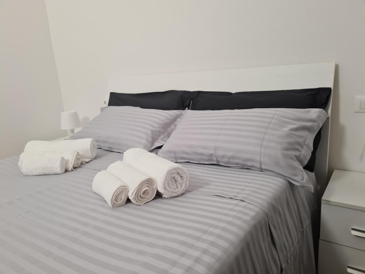 Lu.Na Apartment Bologna Bagian luar foto