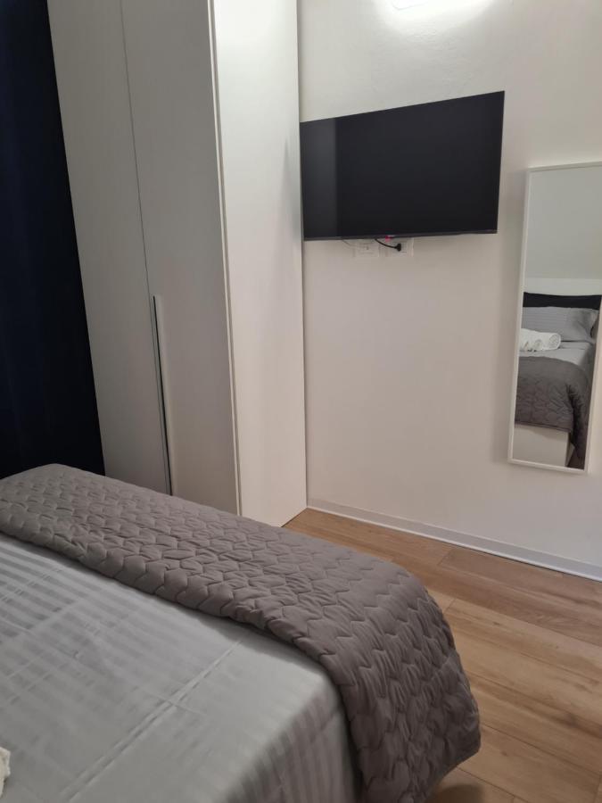 Lu.Na Apartment Bologna Bagian luar foto