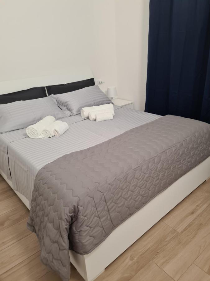 Lu.Na Apartment Bologna Bagian luar foto