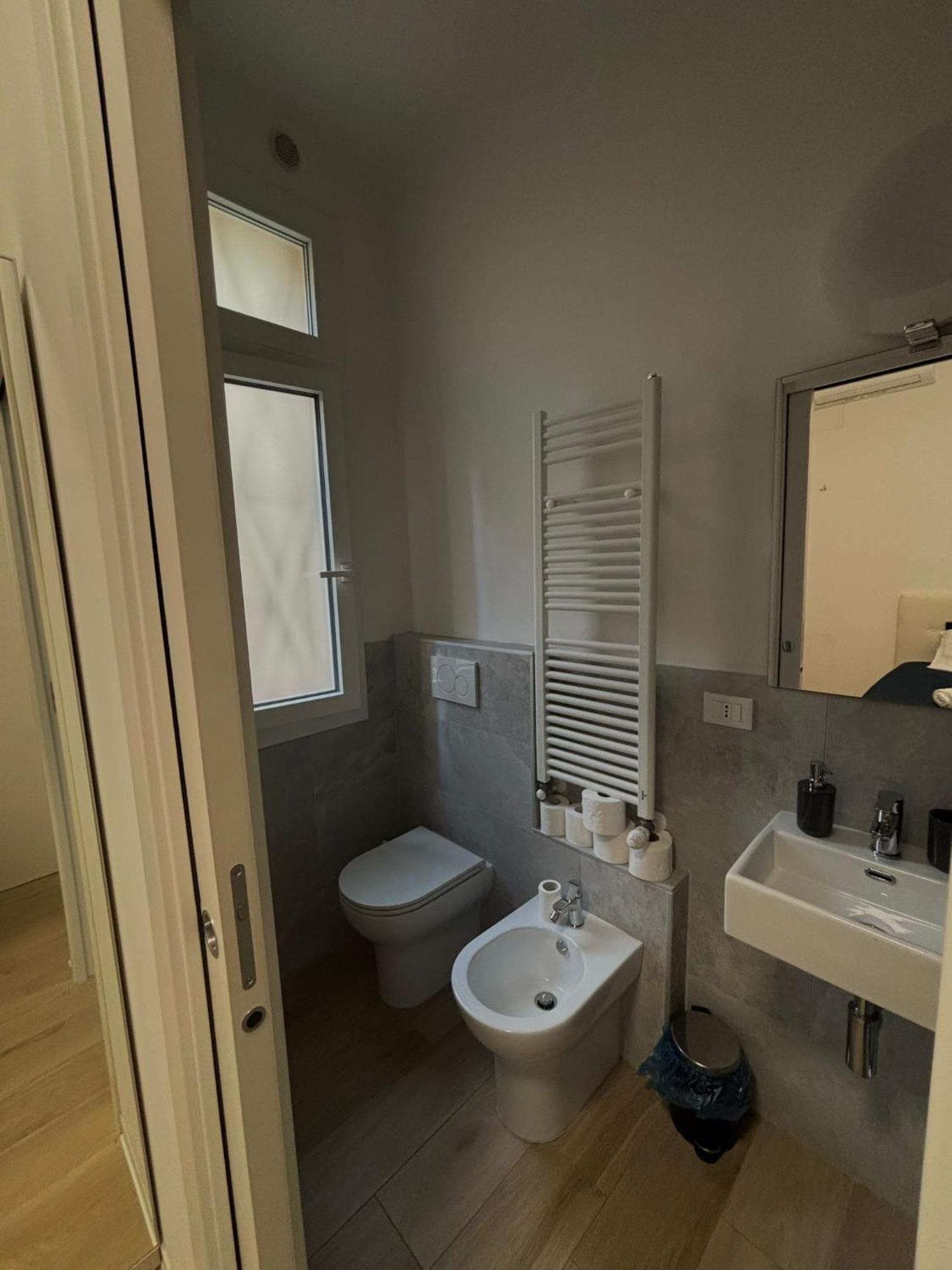 Lu.Na Apartment Bologna Bagian luar foto