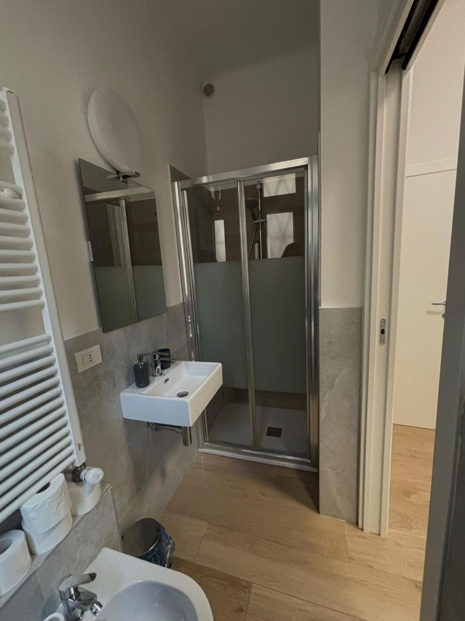 Lu.Na Apartment Bologna Bagian luar foto